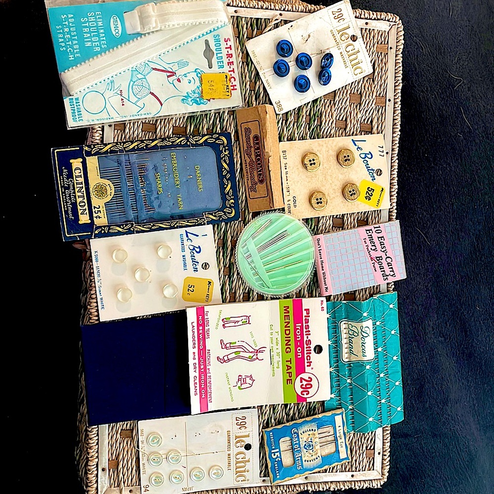 Antique SEWING ITEMS (SEE PIC FOR DETAILS)